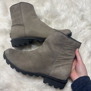 Sorel “Phoenix” Waterproof Leather Zip Up Booties in Gray/Tan size Women’s 10.5